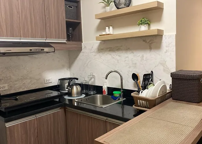 Shaw Blvd Modern Living - The Olive Place Aparthotel 4*