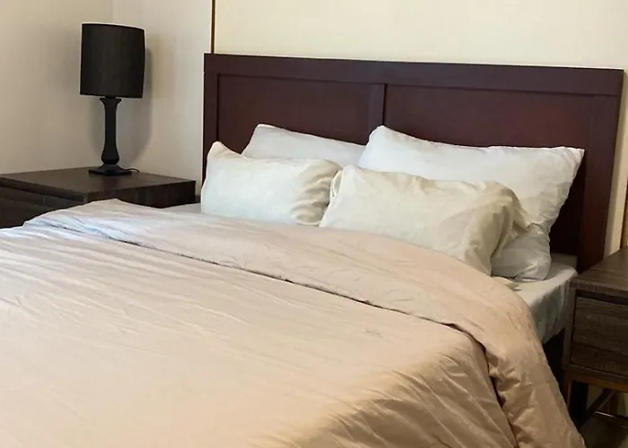 Shaw Blvd Modern Living - The Olive Place 4*